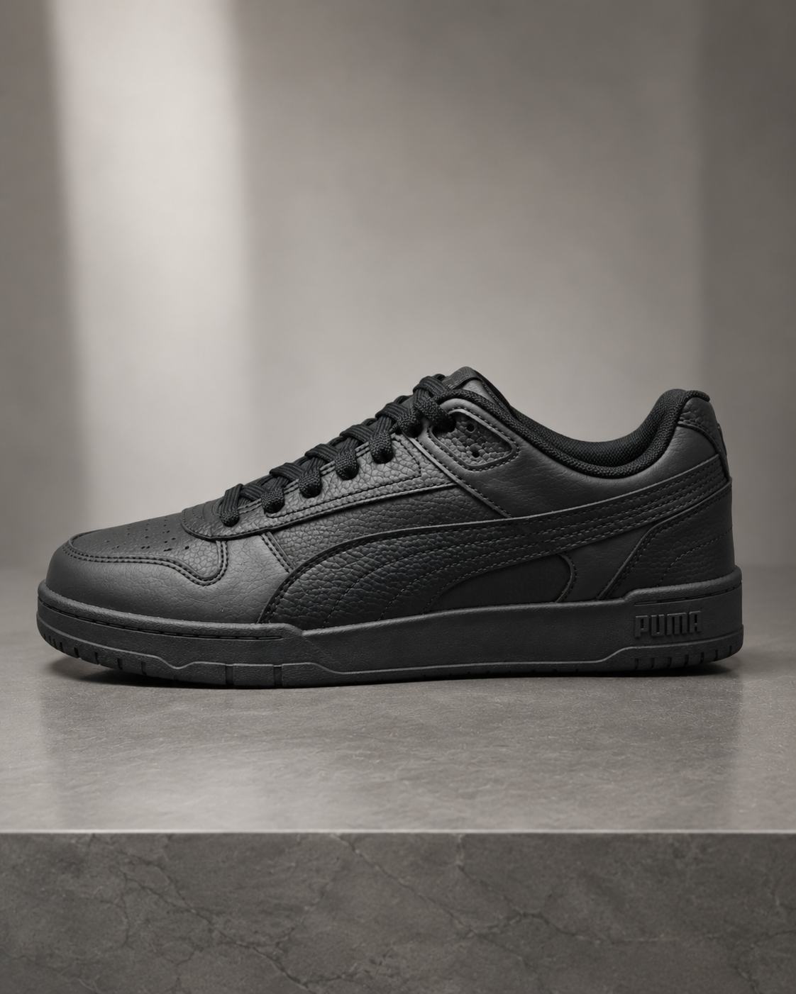 Men’s All-Black Casual Sneakers with Lace-Up Closure